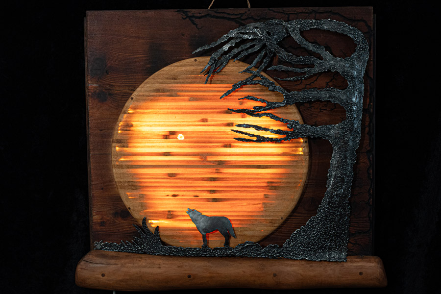 Il lupo e la luna